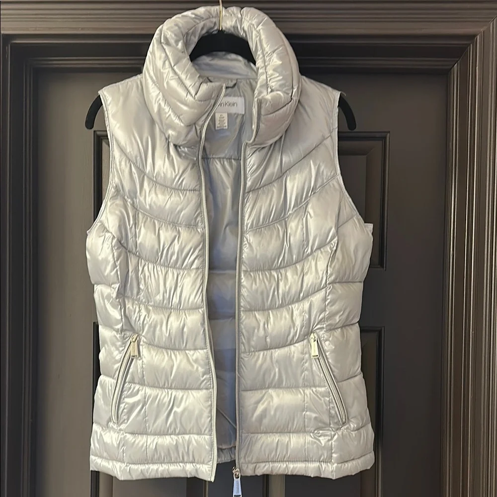Calvin Klein Women's Silver Puffer Vest - Picture 1 of 7